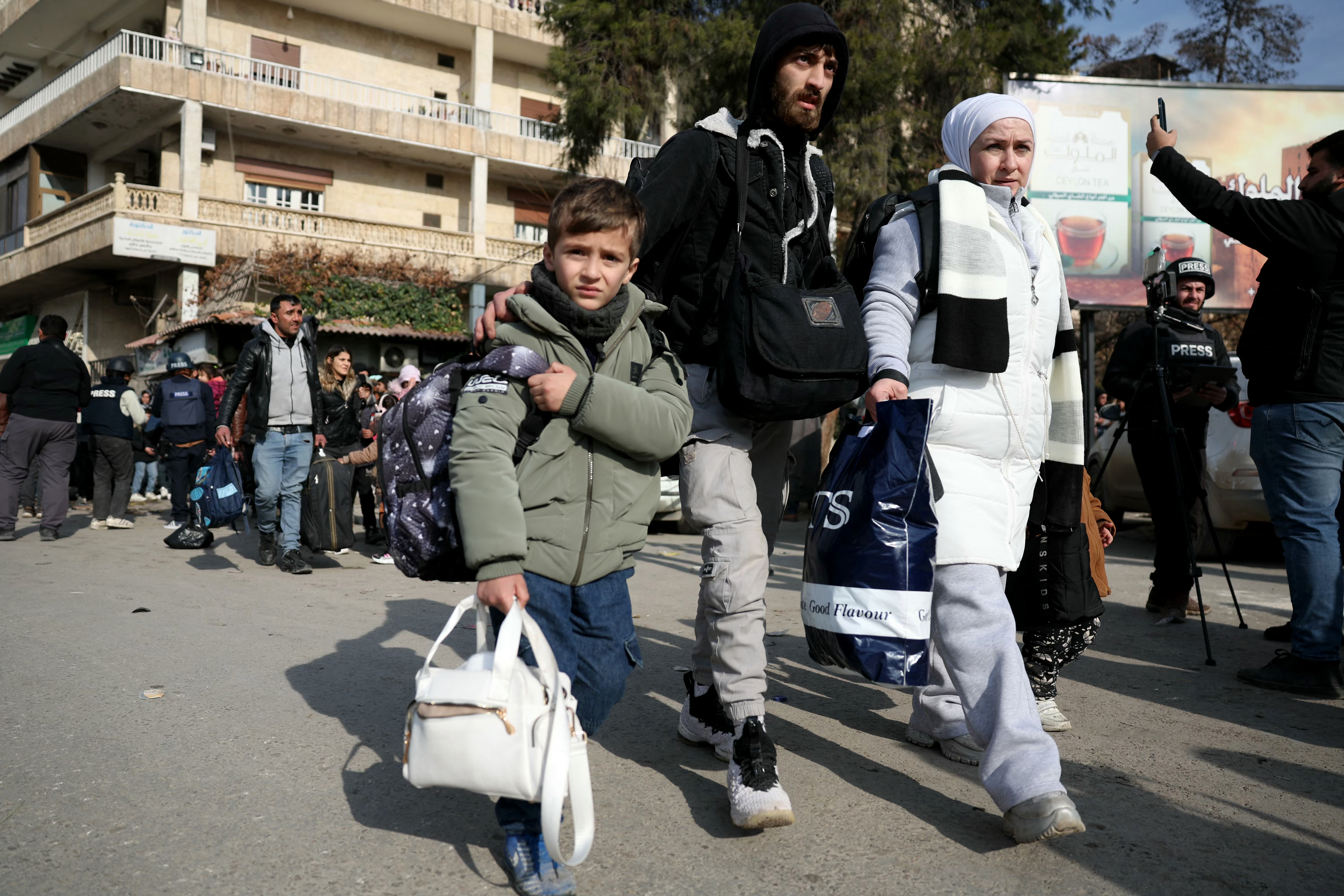 Civilians fleeing Aleppo amid intensified fighting