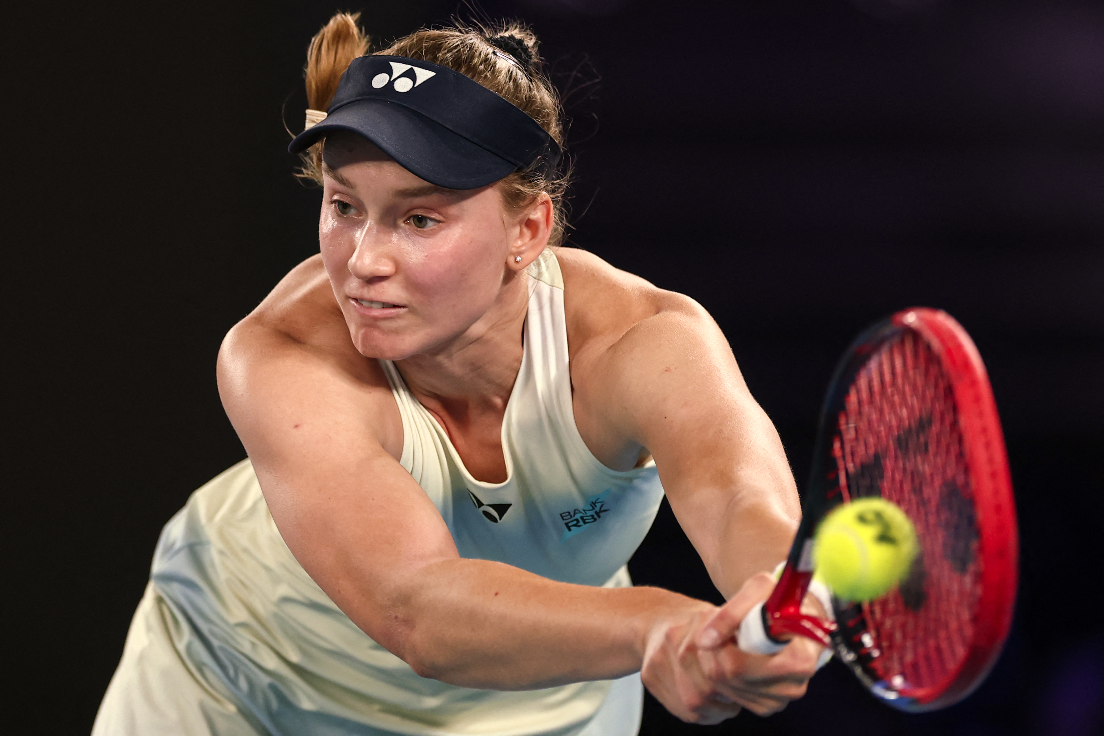 Elena Rybakina in action.