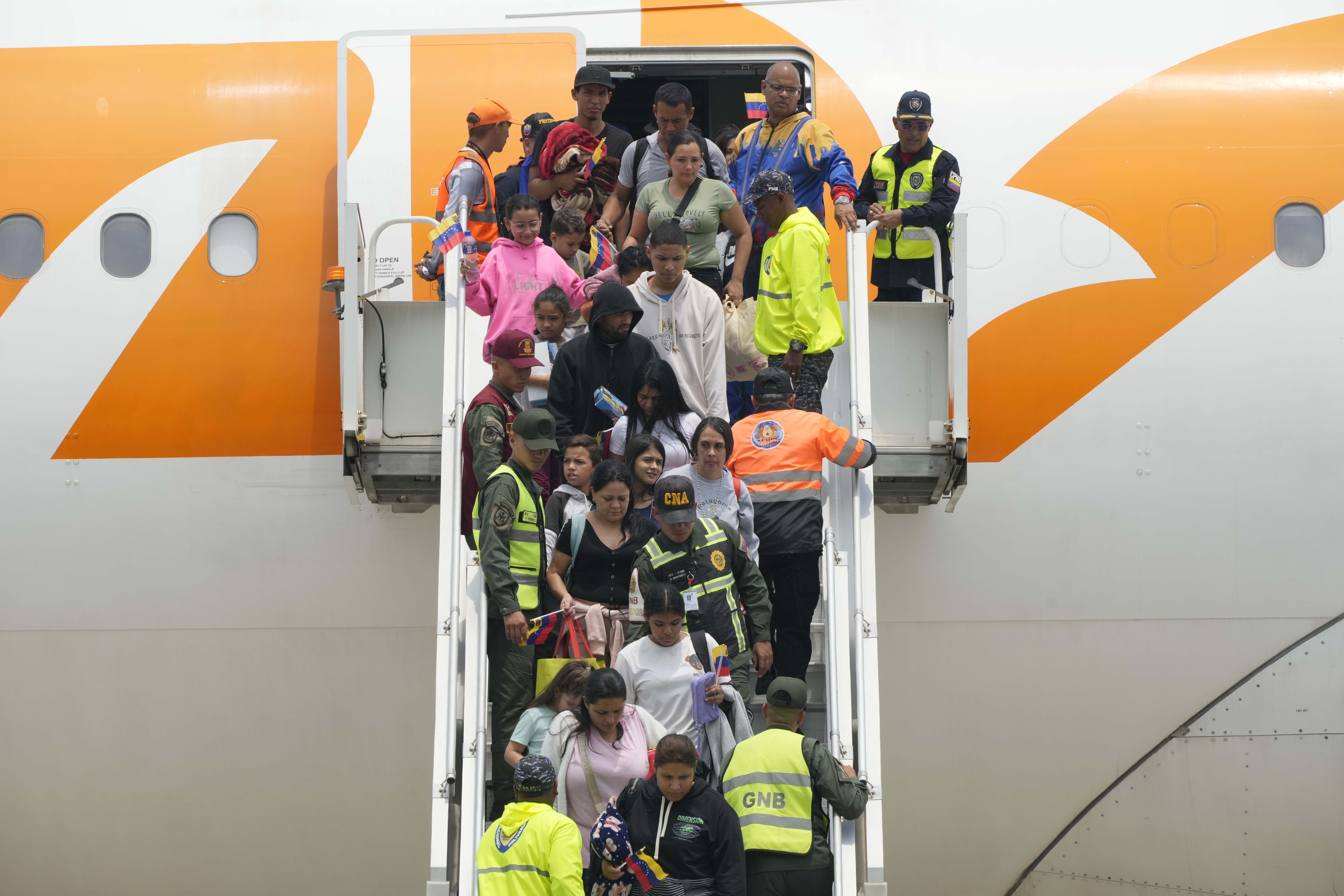Venezuelan migrants disembark in Venezuela