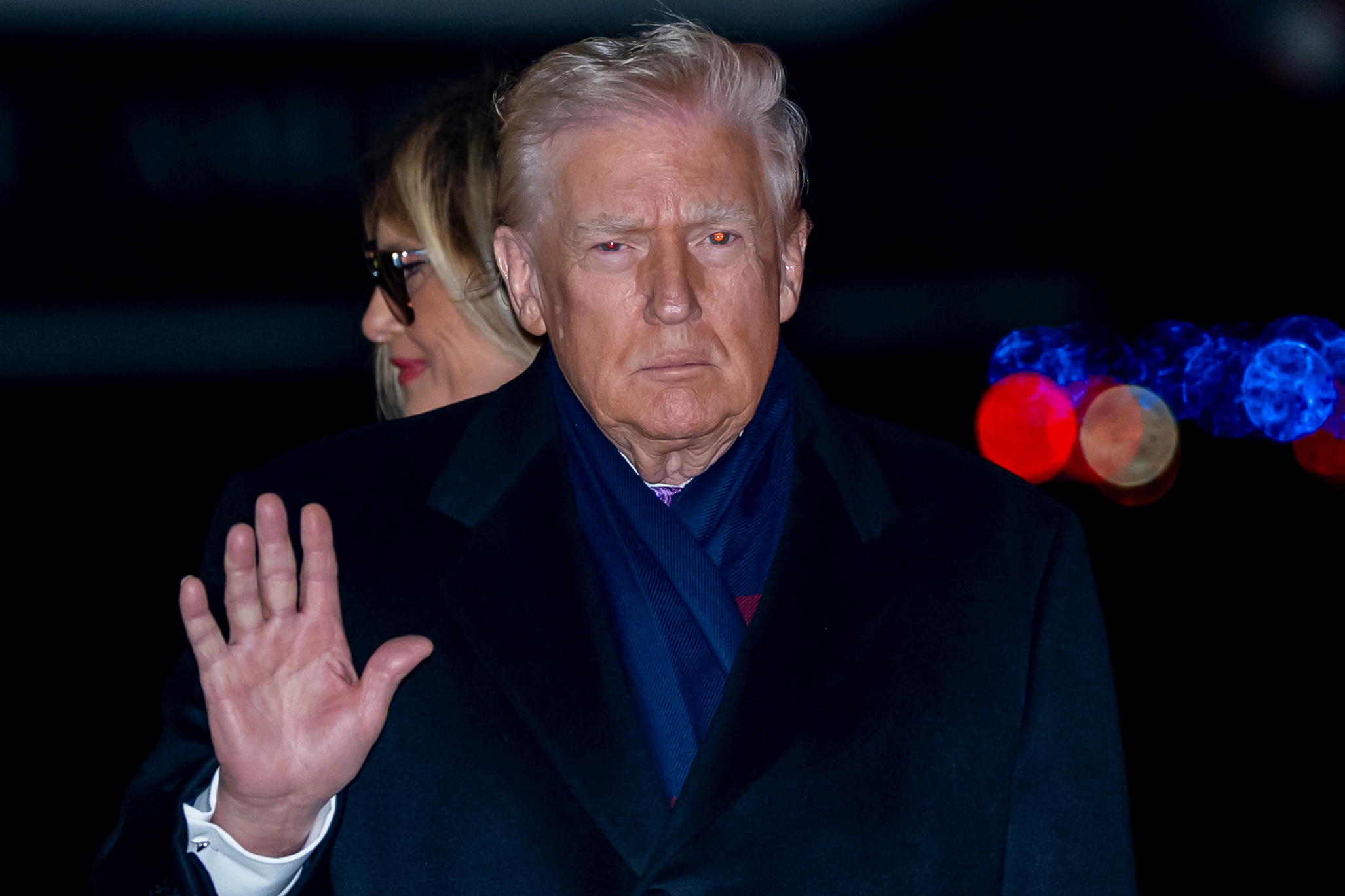 Trump waves as he and Melania descend Air Force One