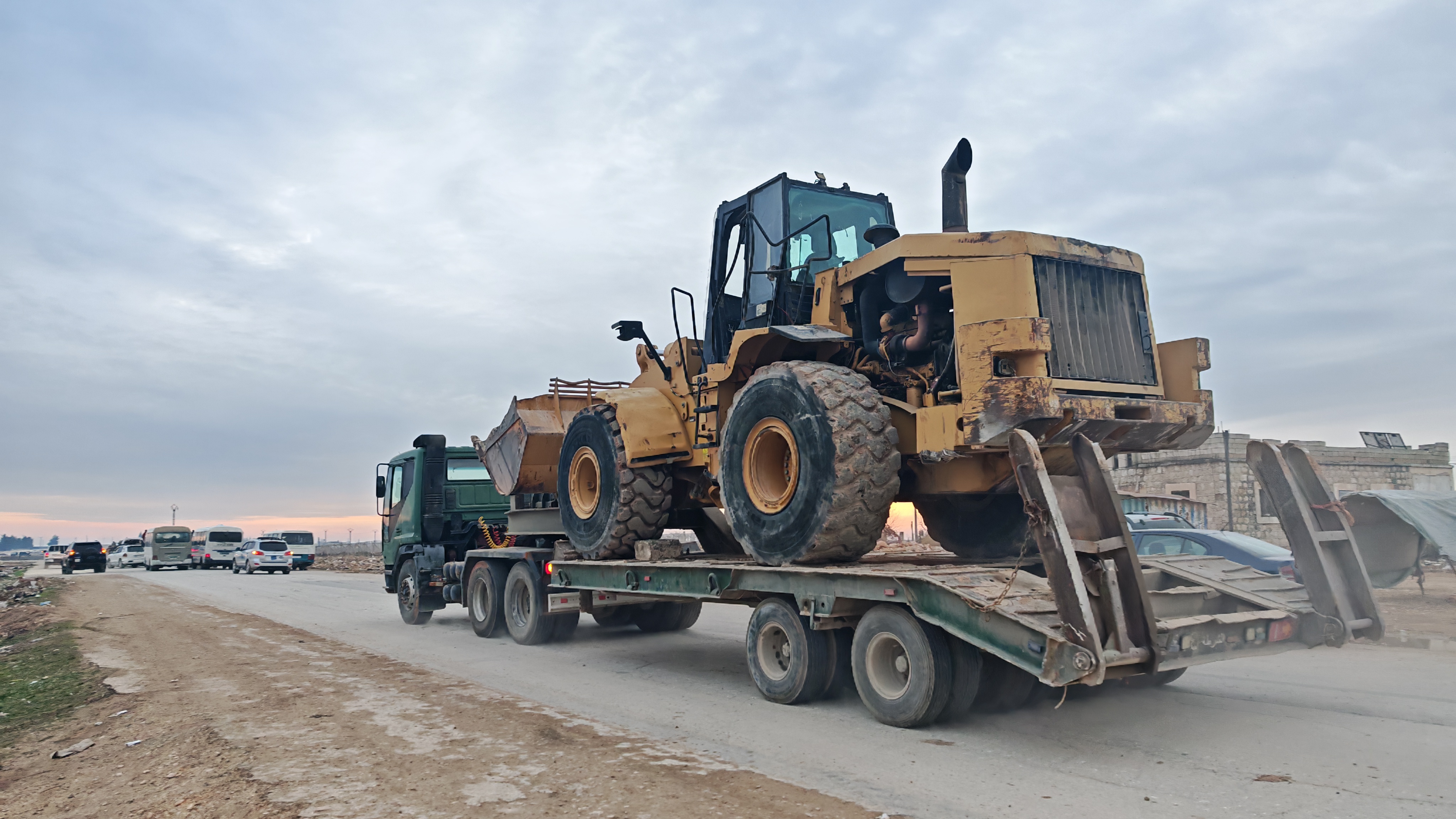 Syrian army enters the city after SDF withdraws from Dayr Hafir