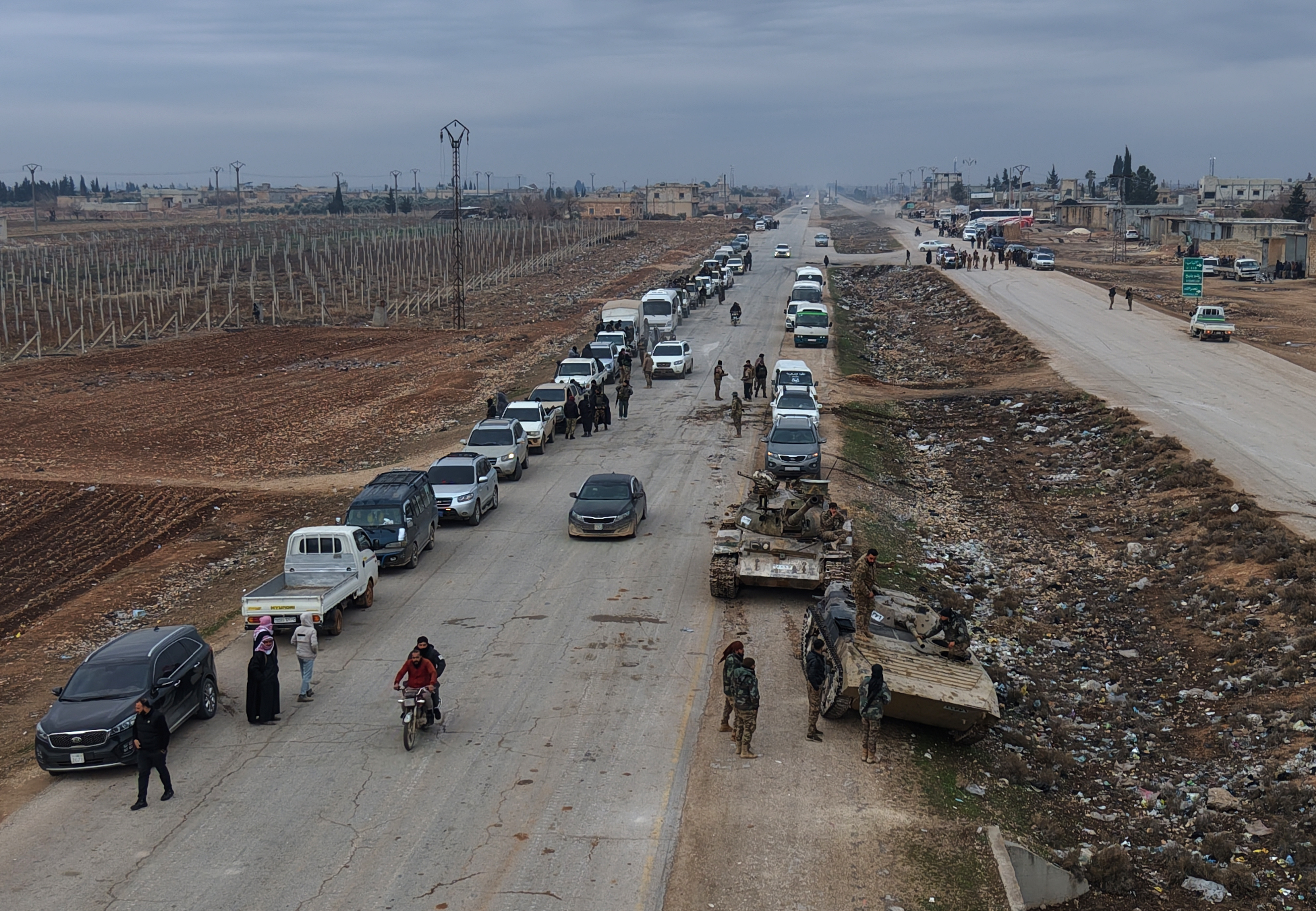 Syrian army enters the city after SDF withdraws from Dayr Hafir