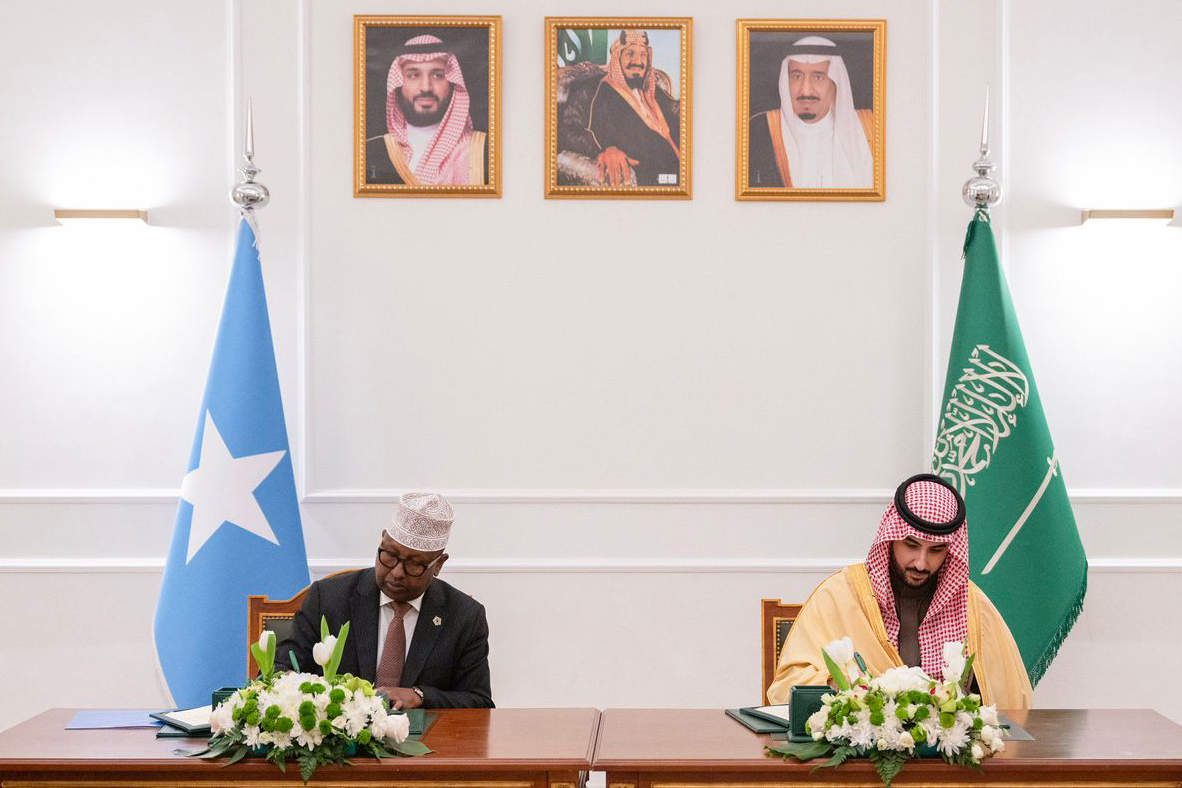 Somali Defence Minister Ahmed Moallim Fiqi (left) signed a memorandum of understanding for military cooperation with his Saudi counterpart, Khalid bin Salman bin Abdulaziz, in Riyadh