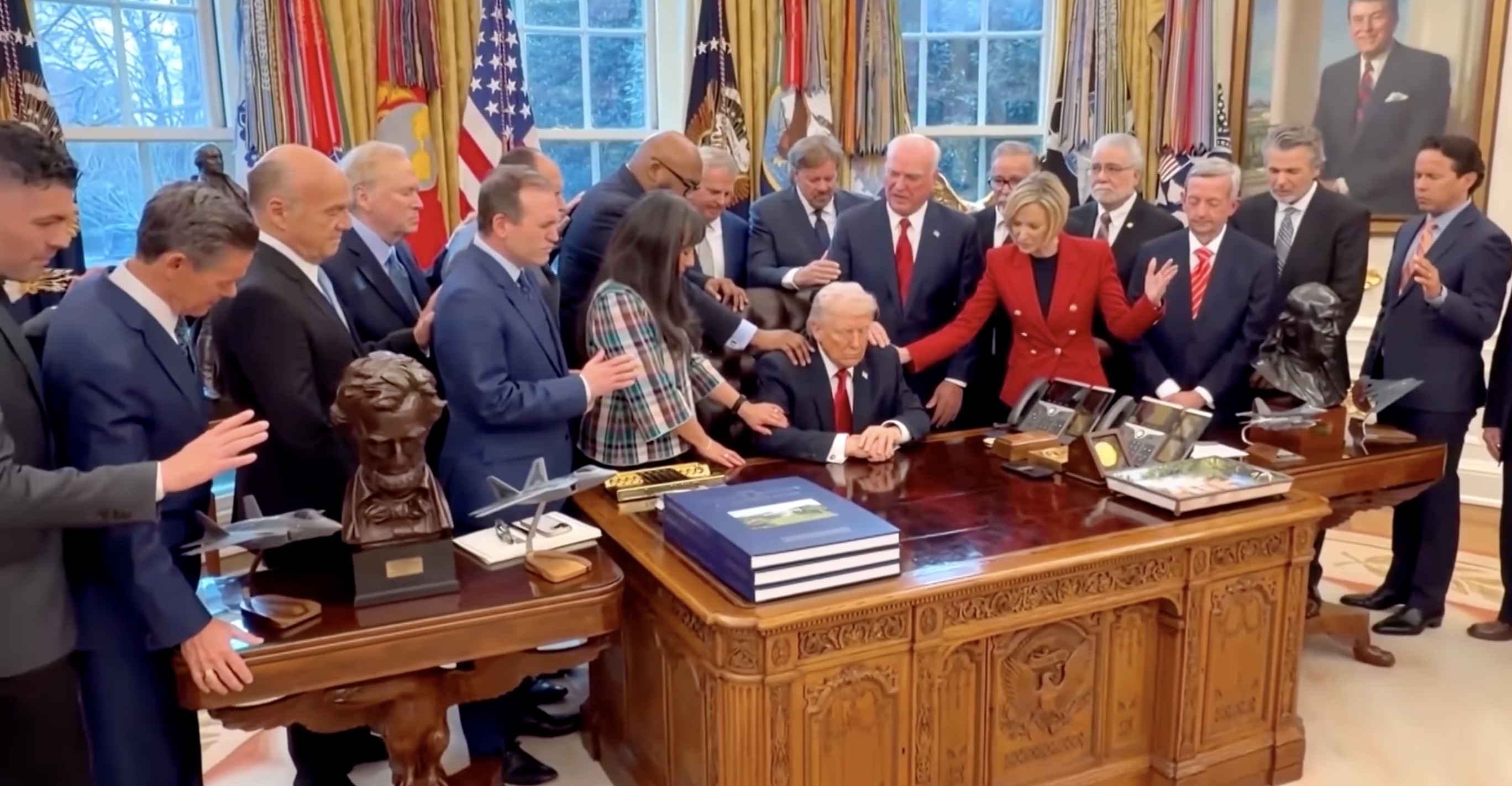 Prayer photo at the Oval Office