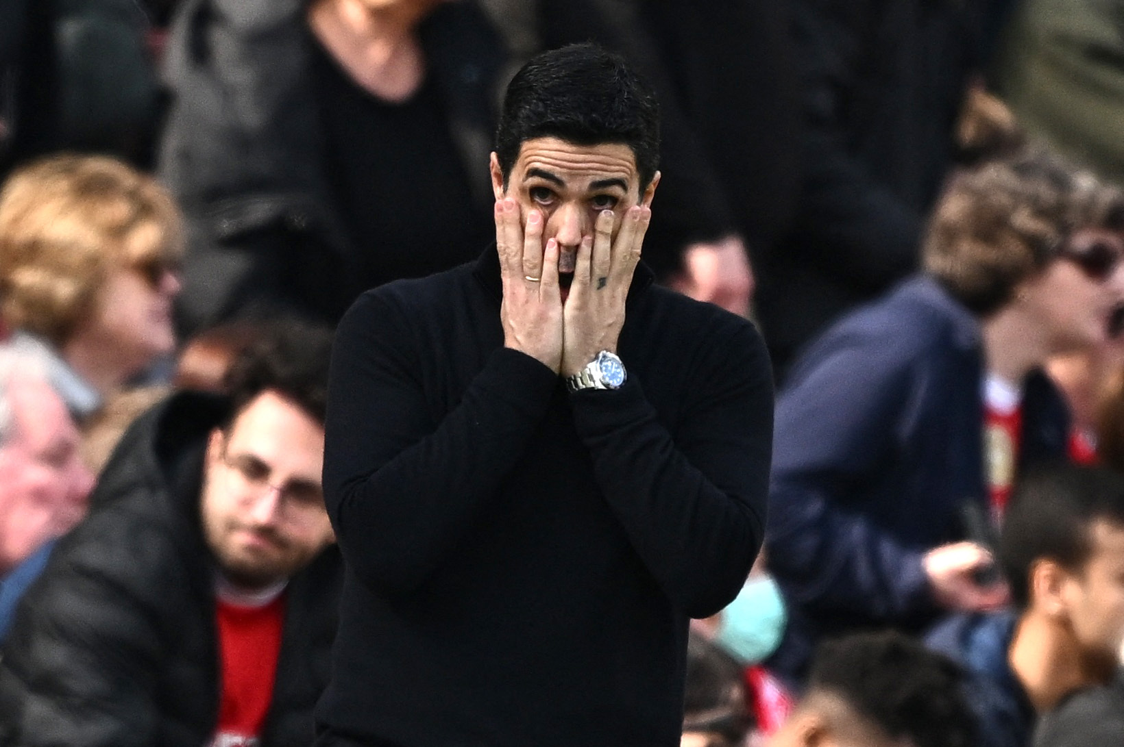 Arsenal manager Mikel Arteta looks dejected during the match.